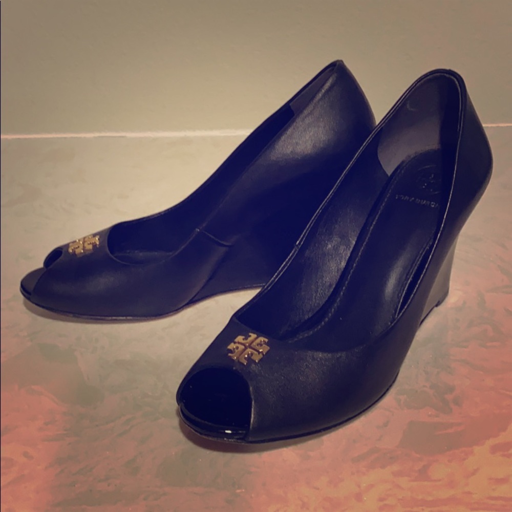 Tory Burch Size 8 Black Peep Toe Wedge